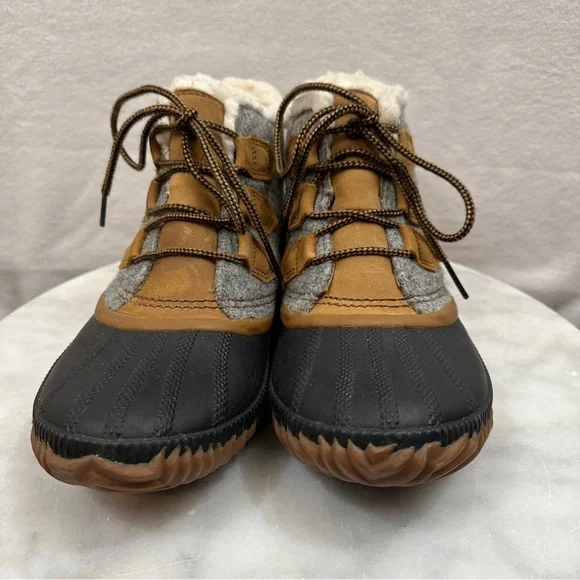 Sorel Out N’ About winter boot ankle bootie lace up duck Sherpa gray rain tan - Picture 3 of 10